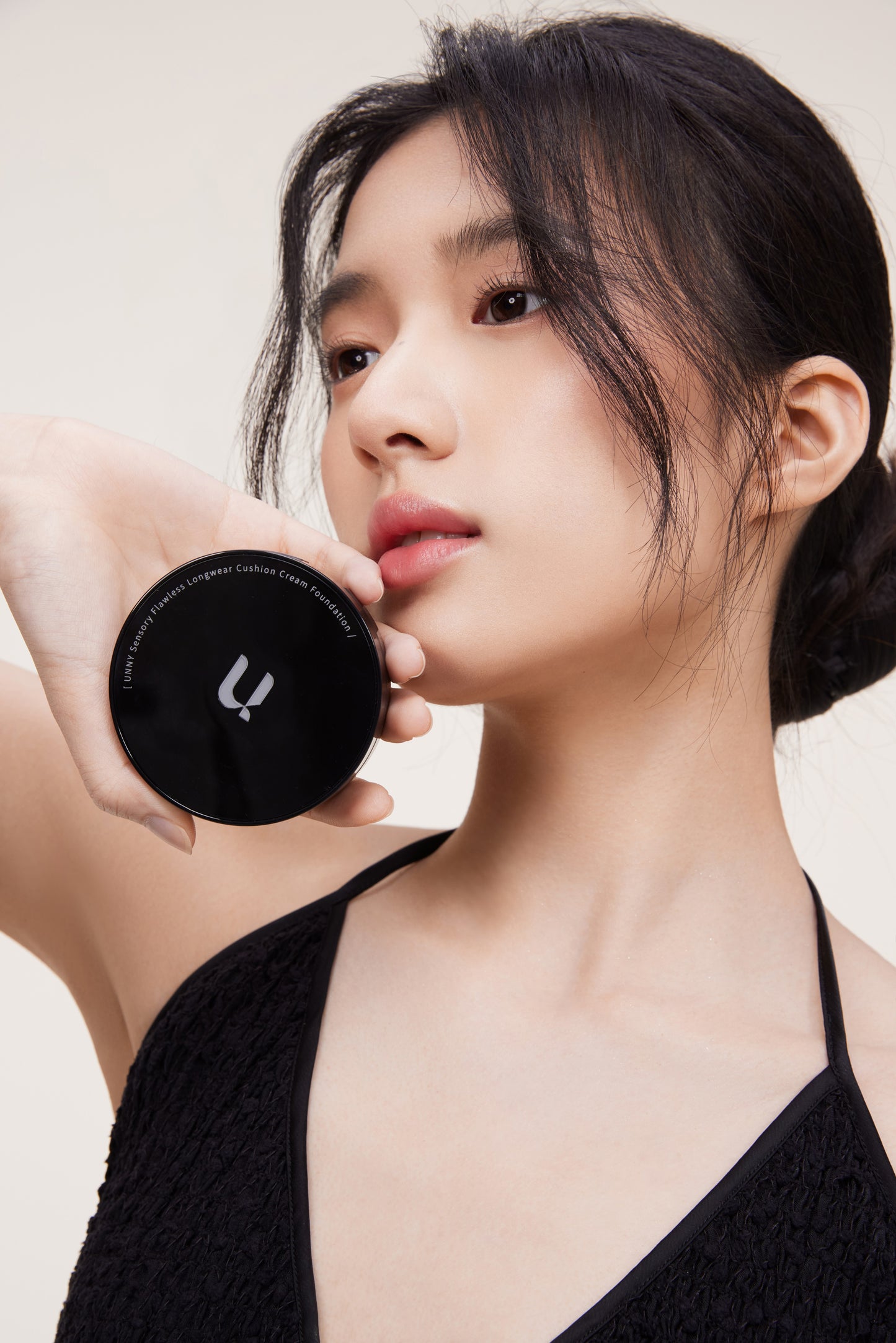 UNNY SENSORY HYDRATING LONGWEAR CUSHION CREAM FOUNDATION