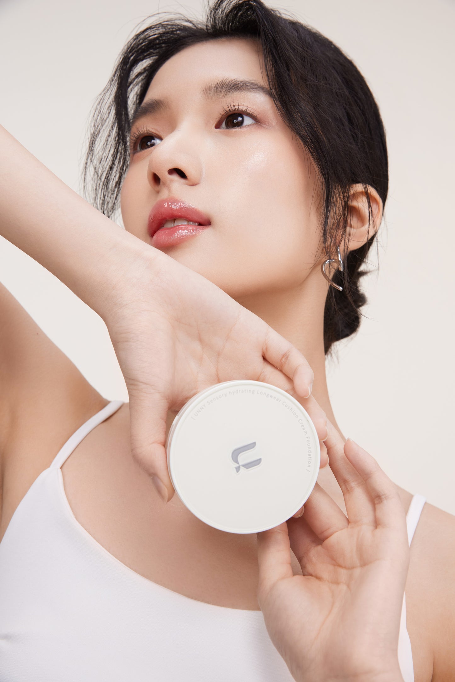 UNNY SENSORY HYDRATING LONGWEAR CUSHION CREAM FOUNDATION