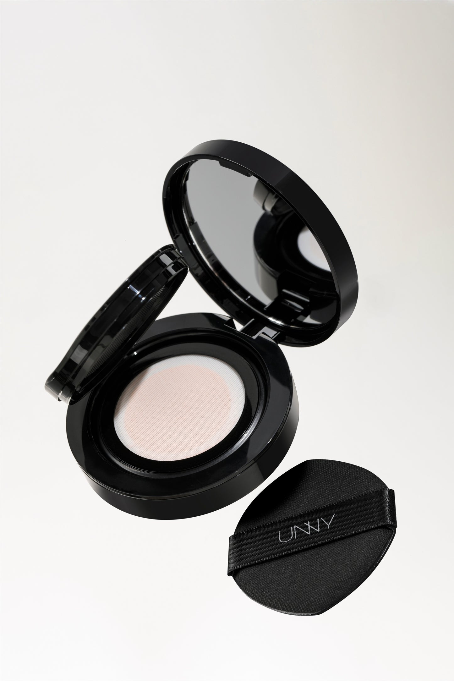 UNNY SENSORY HYDRATING LONGWEAR CUSHION CREAM FOUNDATION