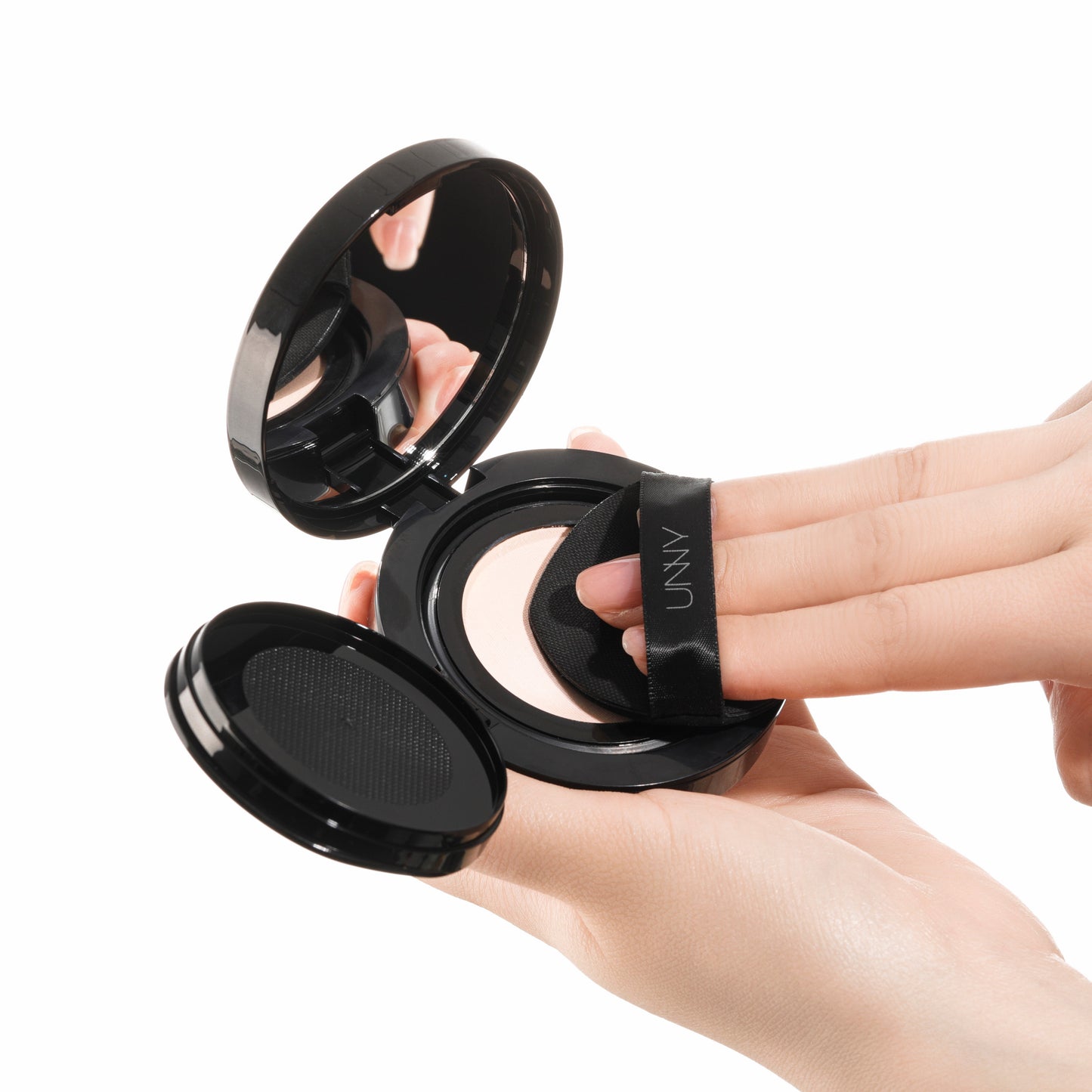 UNNY SENSORY HYDRATING LONGWEAR CUSHION CREAM FOUNDATION