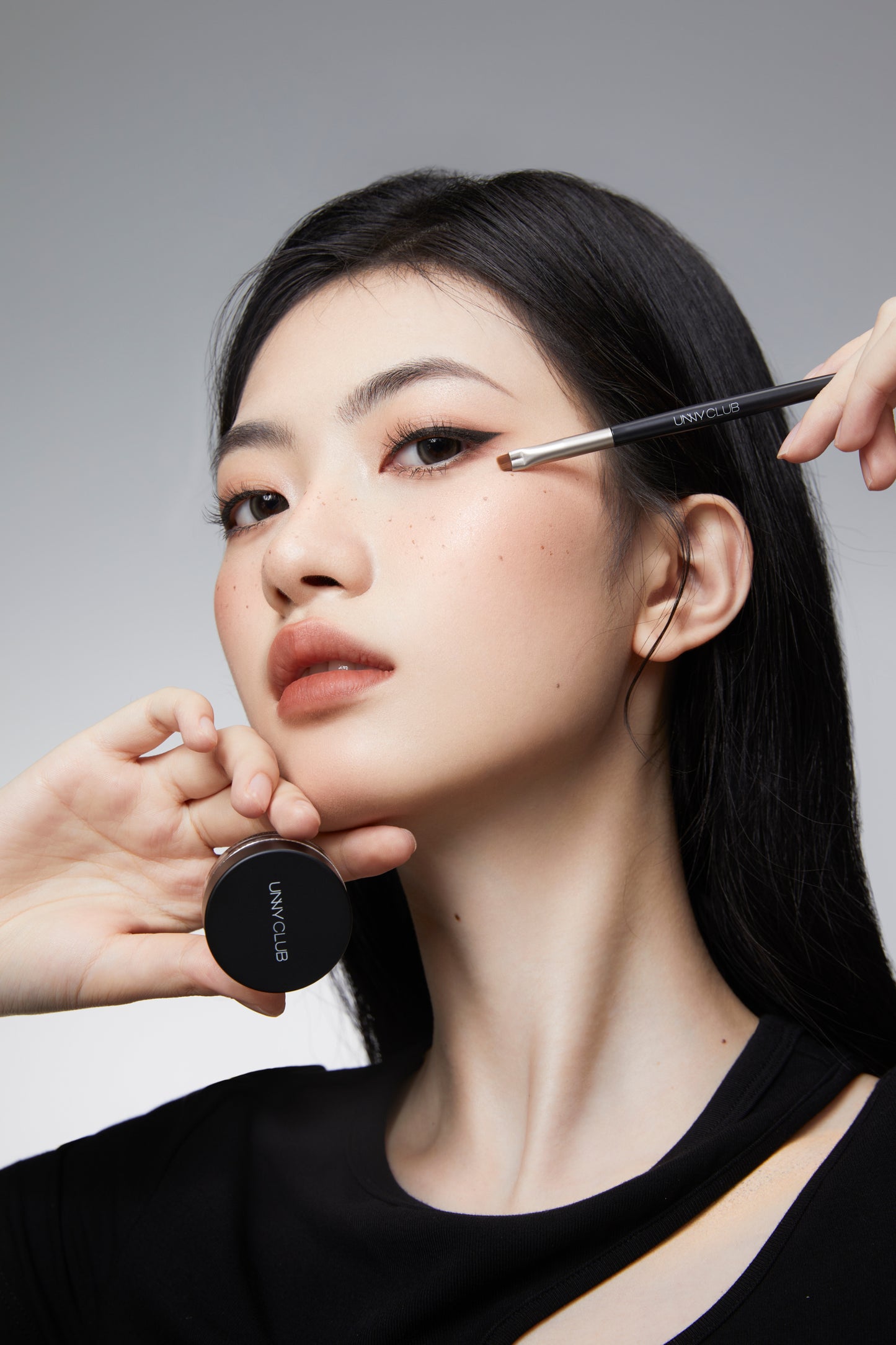 UNNY LONG-WEAR EYELINER GEL