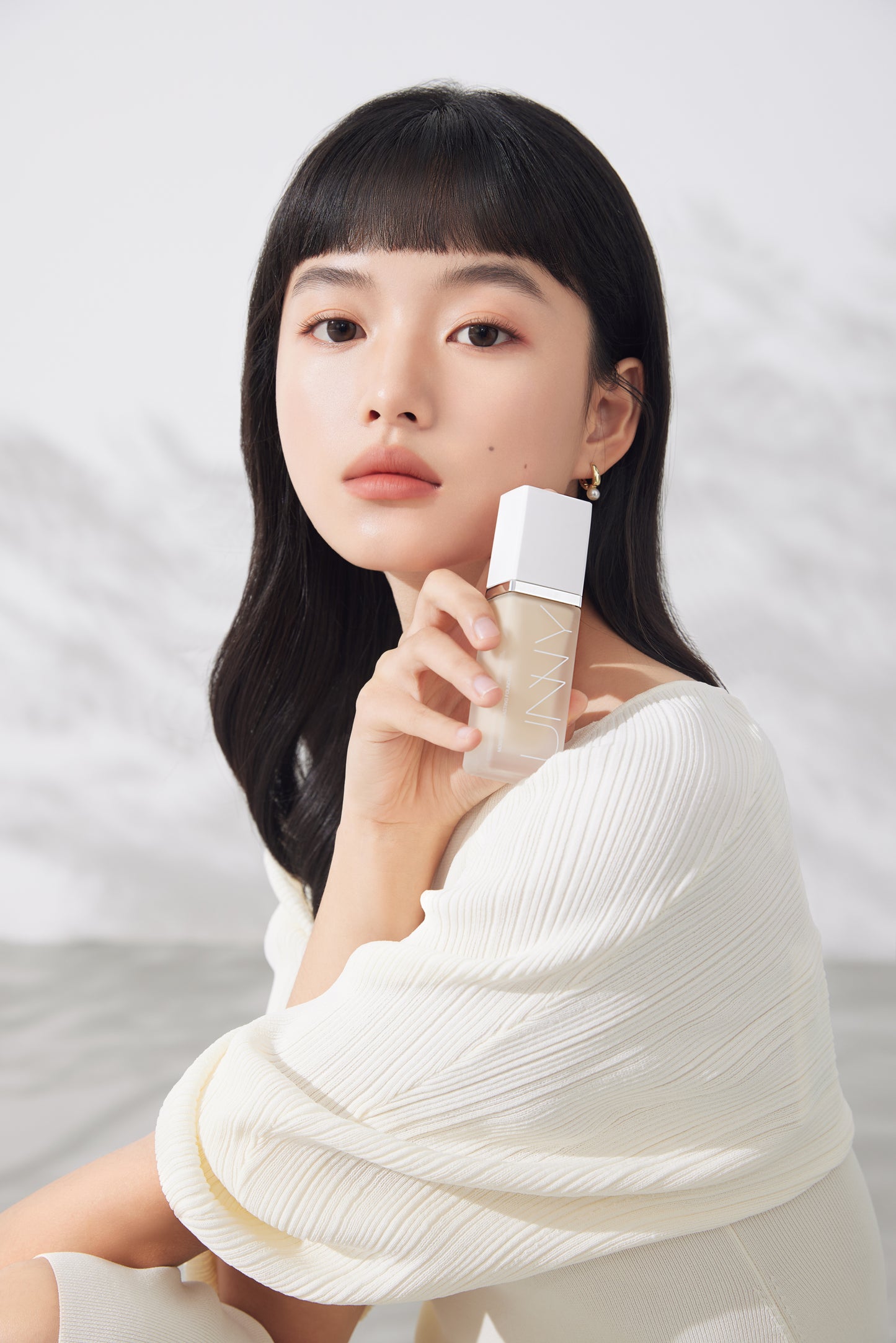 UNNY RADIANT LONGLASTING MOISTURIZING FOUNDATION