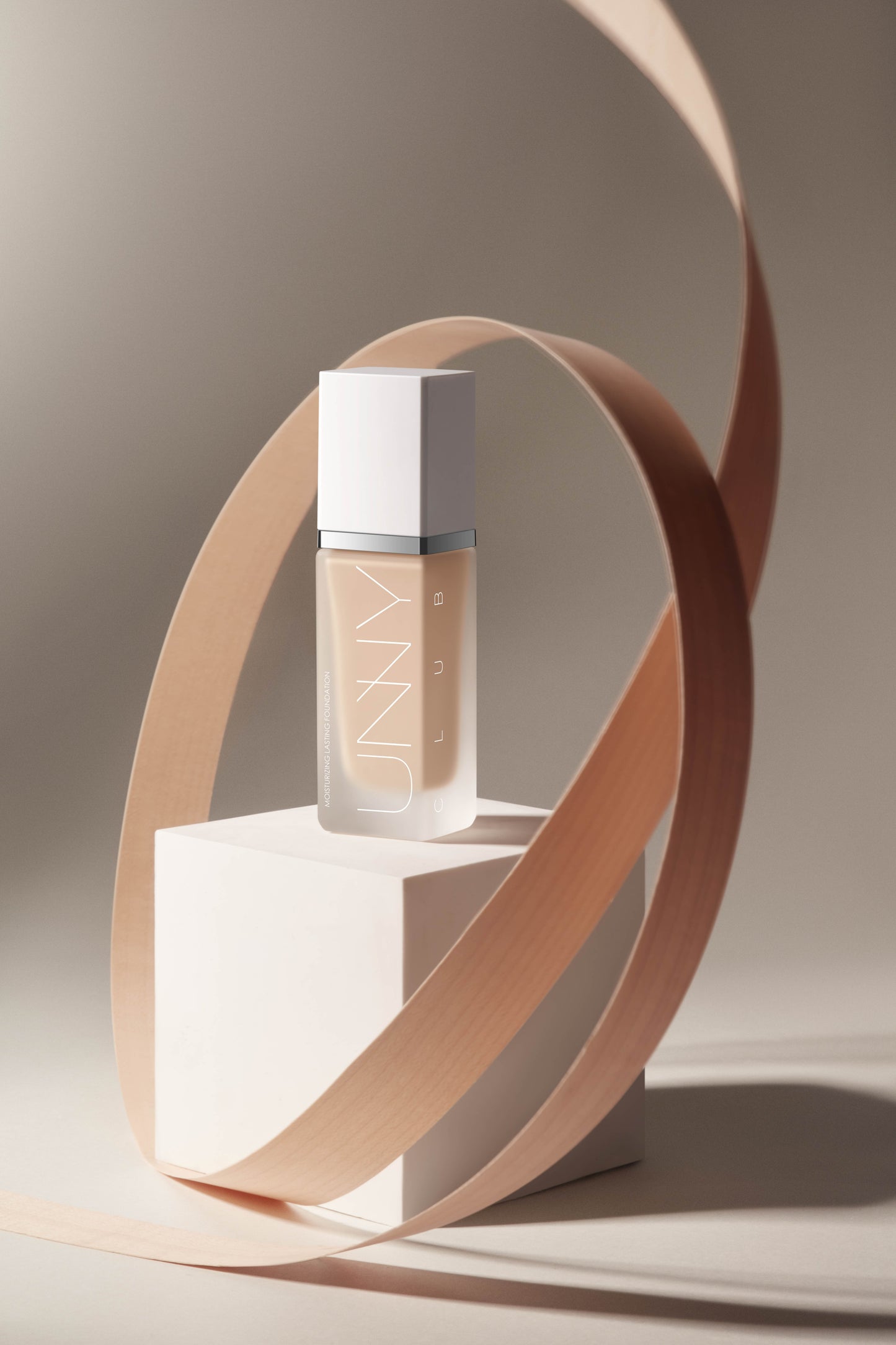 UNNY RADIANT LONGLASTING MOISTURIZING FOUNDATION